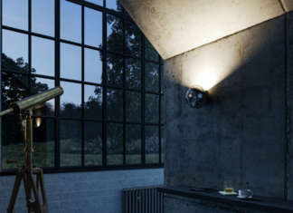 Uno specchio sferico riflette l’ambiente