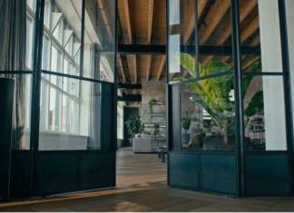 Una porta a bilico per un design esclusivo