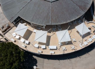 Una terrazza panoramica sulla scogliera