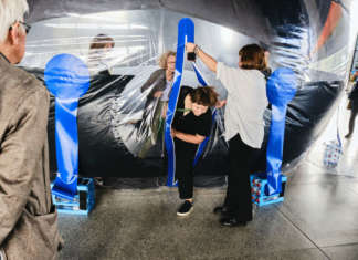 “With Mies van der Rohe into a New World” Architetture pneumatiche temporanee entrano nella Neue Nationalgalerie