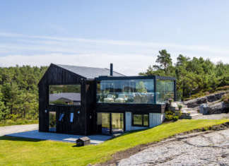 Countryhouse sospesa tra il verde e il mare in Norvegia