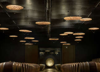 Illuminazione custom suggestiva nel cuore del Soave