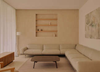 Pietra di colore giallo dorato per una villa avvolta dal sole