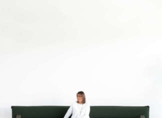 Al via la produzione Magis del divano Riace e della libreria Officina