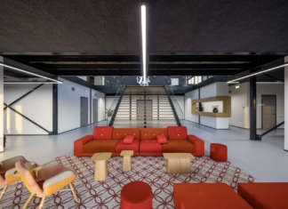 La sede del Gruppo De Romein a Veendam illuminata da Performance iN Lighting