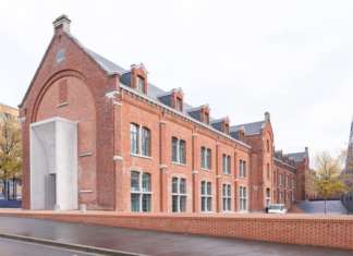 L’ingresso monumentale del Fine Arts Museum of Charleroi