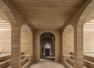 I marmi impreziosiscono un palazzo storico nel cuore della Città Eterna