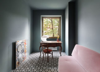 Residenza scandita da luce e materiali