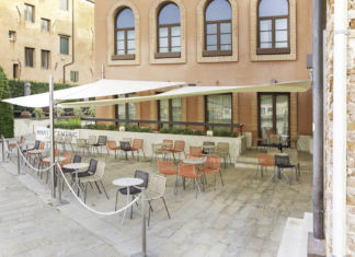 Uno spazio protetto di raffinata leggerezza a Murano