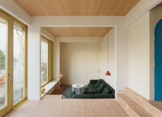 Split House in Palma by Feina Studio