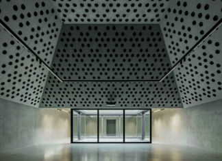 Beton Eisack HQ by Pedevilla Architects