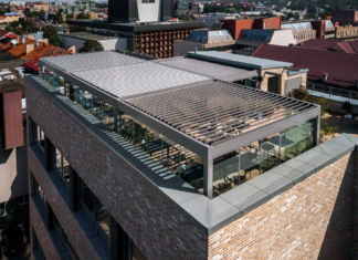 Rooftop bar tecnologico, versatile e cool