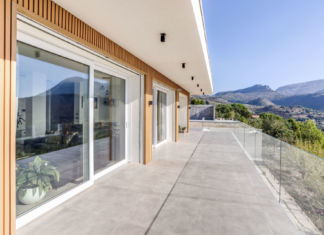 Orizzonte sempre a portata di mano grazie agli infissi moderni