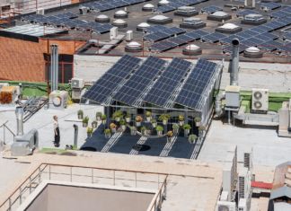 Un piccolo riparo sul tetto by Ignacio Borrego