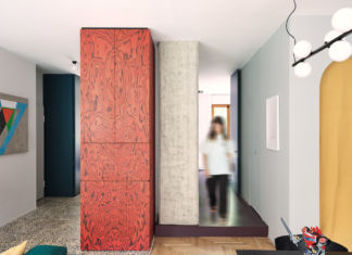 Una casa di fiamme cremisi a Milano by ATOMAA