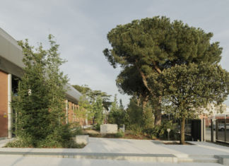 Perimetro. Una trasformazione degli spazi esterni di un lotto produttivo by Cosimo Balestri Studio + Renna Studio