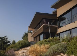 Natura e architettura si incontrano sul lago di Garda