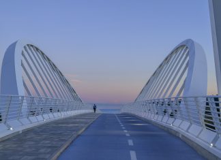 Tra natura e innovazione, un ponte di luce sul fiume Ete Vivo