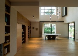 Un ex edificio industriale diventa un’abitazione familiare moderna