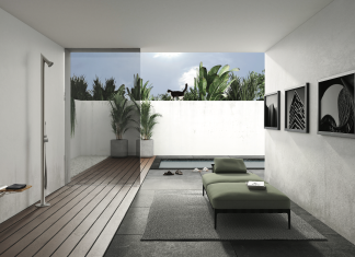 La colonna doccia per l’outdoor sceglie l’essenzialità