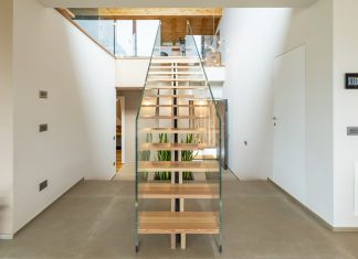 Nel cuore della Val Seriana, una residenza in simbiosi con la natura