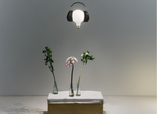 La lampada a sospensione che gioca con lo spettatore