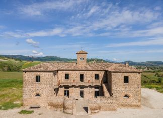 Eleganza e innovazione nel restauro di un casolare a Orvieto