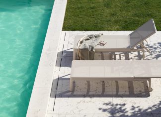 Il lettino prendisole che unisce design e comfort senza compromessi