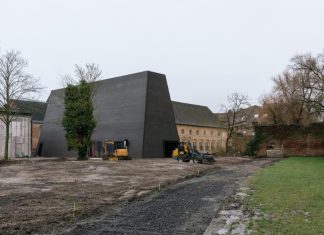 Barozzi Veiga con Tab Architects trasformano l’abbazia di Kortrijk in uno spazio espositivo