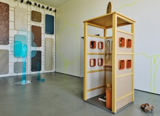 La cabina telefonica torna in città come rifugio urbano