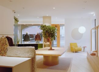 Archi, pietra e alberi indoor: un nuovo modo di vivere lo shopping