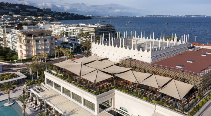Eleganza e tecnologia sulla terrazza del Palm Beach Cannes