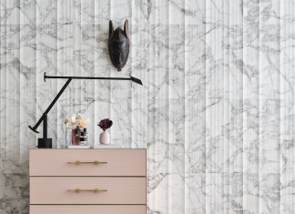 Il rivestimento in pietra che evoca il plissé sartoriale