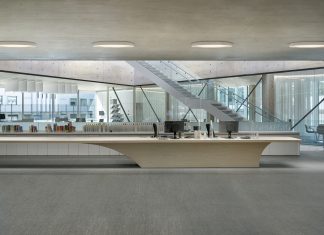 Illuminazione scenografica e geometrie armoniose