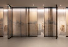 La porta diventa un oggetto sartoriale