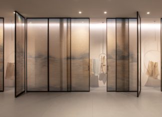 La porta diventa un oggetto sartoriale