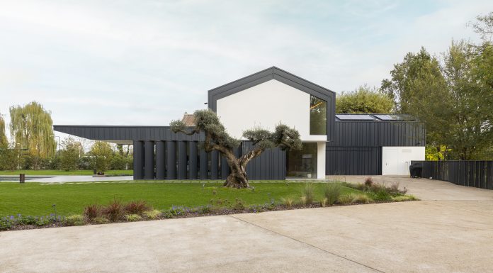 Serramenti invisibili per un dialogo tra antico e contemporaneo