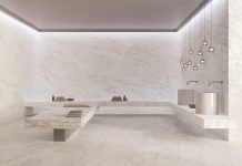 La purezza del marmo bianco di Carrara incontra l’innovazione ceramica