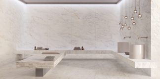 La purezza del marmo bianco di Carrara incontra l’innovazione ceramica