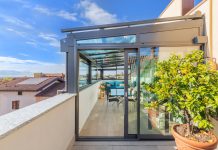 Il terrazzo diventa uno spazio da vivere con la serra bioclimatica