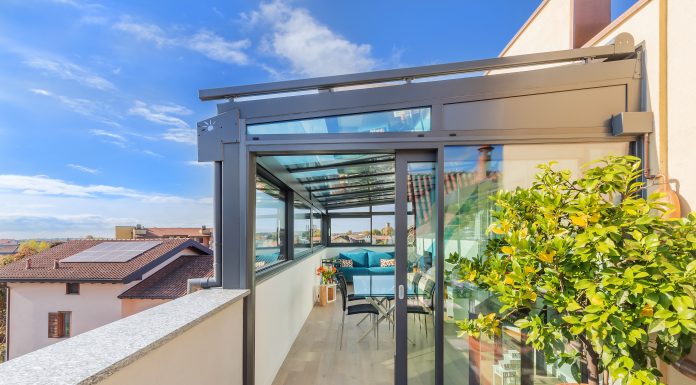 Il terrazzo diventa uno spazio da vivere con la serra bioclimatica