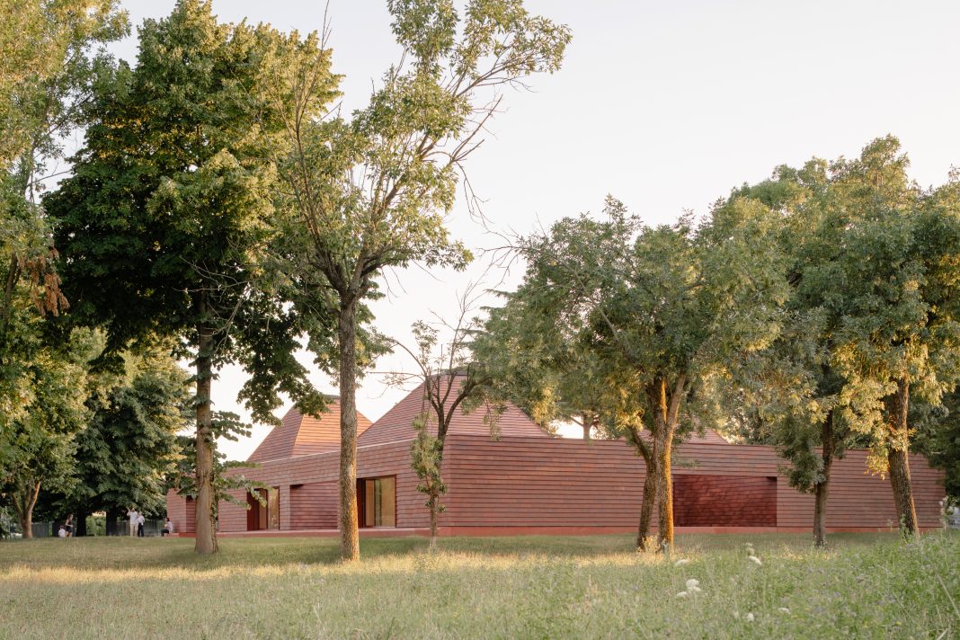 04_a school in the green_KinderRain_©Alex Shoots Buildings kinder rain
