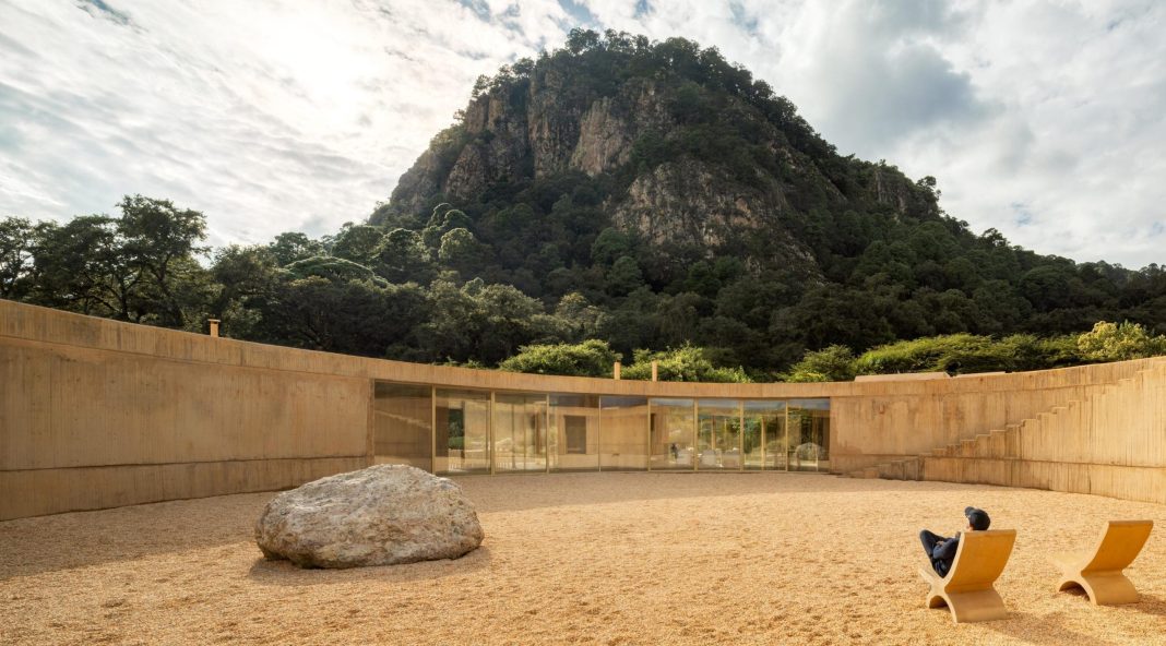 114410-full_7835-1_114410_sc_v2com house 720 degrees