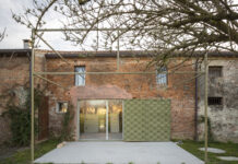 Casa di campagna dall’estetica raw purity