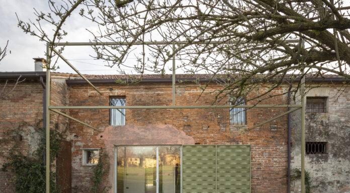 Casa di campagna dall’estetica raw purity