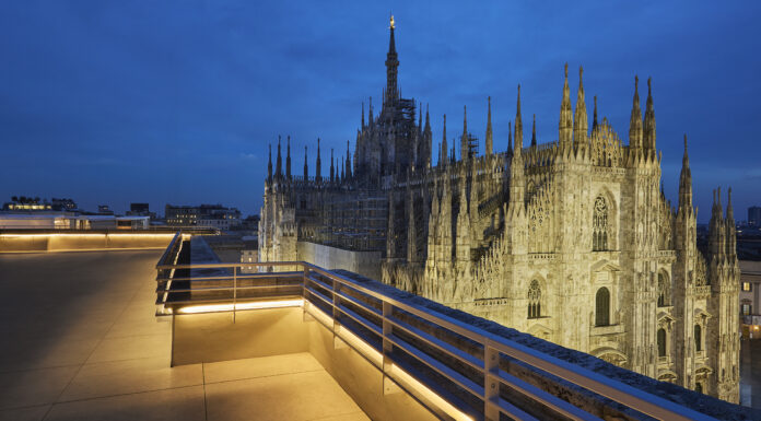 La luce nel percorso sky walk della Galleria Vittorio Emanuele II a Milano