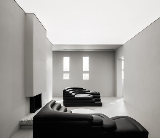 DEGA ROCK: l’estetica industrial che scalda lo spazio