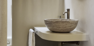 A Varigotti un rifugio dal carattere caldo e organico