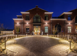 La luce è elemento architettonico e scenografico