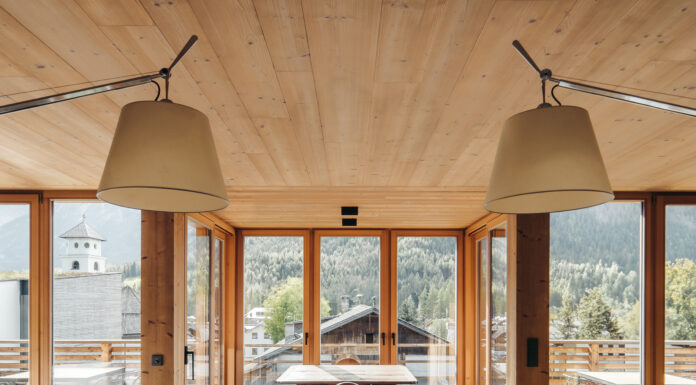 Lo chalet in Sud Tirolo progettato come una houseboat alpina houseboat lpa